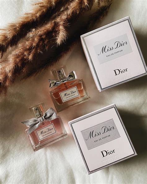 Miss Dior Eau de Parfum (2021) Dior Feminino 